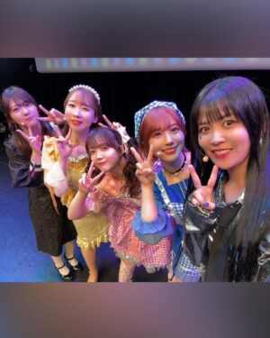 Aina Aiba Instagram - #ブロードワイミュージカル Photo🫶

てるちゃんの脚本、素敵なお話だったな〜！
みんなといる時間がとても楽しいのです！
ゲストに呼んでもらえてHappyでした☺️

#チームY 
#佐々木未来
#愛美
#伊藤彩沙
#千春
#ainstagram