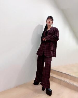 Aina Aiba Instagram - #ガルパ7周年記念特番 コーデ。

セットアップは @amerivintage 
一目惚れだった✨
パープルだったから友希那の時に着ようと思って買った。
半年前くらいかな。やっと着れた💜

全然コーデ載せてなかったのですが、
載せてほしいというお声があったので載せるね！

#お久しぶりです
#セットアップコーデ
#セットアップ姉さん
#ainstagram