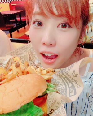 Aina Kusuda Instagram - はんばーがーっ！！
お い し い 🍔
#今チェキハワイ