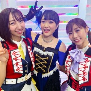 Aina Kusuda Instagram - 全員とは写真撮れなかったけど、同じ紫で、名前も同じ！Aqoursの鞠莉ちゃん役、鈴木あいなちゃんとお写真撮ってもらいました！ずっと会えるのを楽しみにしてたので撮っても嬉しい！
ダブルアイナ！

千歌ちゃん役のあんじゅちゃんとも撮ってもらいました！まっすぐで一生懸命なところ、とても尊敬してますっ。個人的にあんじゅちゃんの声が好き。

曜ちゃん役のしゅかちゃん！いつも明るくてにこにこしてて素敵な子ですっ！

Saint Snowの理亞ちゃん役佐藤日向ちゃん！
パフォーマンスさすがでしたっ！
にこにこしてて可愛かった！

そして、虹ヶ咲の果林ちゃん役みゆたん！！ひさびさに会えて嬉しかったですっ！パフォーマンスもさすがだったねぇ。なんだか、ラブライブ ！の現場で会うのが不思議な感じでした！

楽しい2日間でしたっ！
μ'sの写真ものちほどっ！