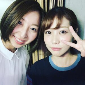 Aina Kusuda Instagram - 今日はりっぴーちゃん。水原ゆきちゃんが観に来てくれました！
りっぴーちゃんにお褒めのお言葉をたまわり、たいへんうれしく舞い上がっております。えへへへ〜
明日もパワフルに頑張れそうです。
東京は6月2日まで！
名古屋は6月4日、5日
大阪は6月7日〜9日
みなさまお待ちしております。
#ブンカクショー
