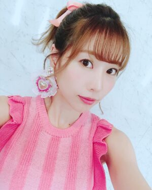 Aina Kusuda Instagram - ピンクッスン♡
#4thミニアルバム #アイナンダ！ #7月25日発売