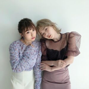 Aina Suzuki Instagram - CanCam11月号本日発売！
高槻かなこさんと美容についてお話しいたしました🎶

是非チェックしてください！

#オフショット

#CanCam #高槻かなこ 
#鈴木愛奈　#suzukiaina
#あいにゃ #aina