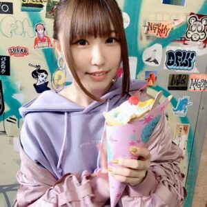 Aina Suzuki Instagram - .
本日「VOICE BRODY Vol.9」さん発売です🥰裏表紙&巻末特集で登場していますよ〜✨
撮影ではユニコーンクレープをいただきました🦄💕
オフショットがたくさんあるのでゆっくり投稿していきます〜🎈

#鈴木愛奈
#あいにゃ
#suzukiaina
#もっと高く