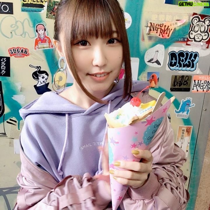 Aina Suzuki - 7.5K Likes - .
本日「VOICE BRODY Vol.9」さん発売です🥰裏表紙&巻末特集で登場していますよ〜✨
撮影ではユニコーンクレープをいただきました🦄💕
オフショットがたくさんあるのでゆっくり投稿していきます〜🎈
#鈴木愛奈
#あいにゃ
#suzukiaina
#もっと高く