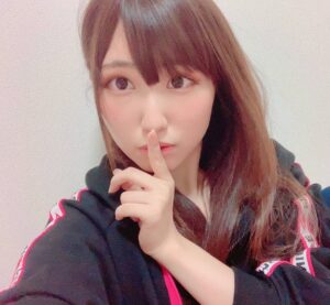 Aina Suzuki Instagram - フォロワー１万人🌟
ありがとうございます！
これからも色んなあいにゃを
知ってもらえますように😌❤️(スタッフ)

#鈴木愛奈　#鈴木愛奈ソロデビュー
#suzukiaina #aina #debut #debutalbum
#デビューアルバム　#あいにゃ
#1万人　#1万人記念　#ありがとう