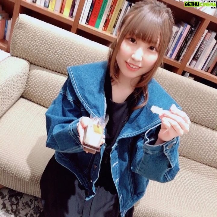 Aina Suzuki - 7.5K Likes - いつかのあいにゃ🥰
差し入れでいただいたプリンを食べてます🍮💕
#今日のあいにゃ
#鈴木愛奈 #あいにゃ #suzukiaina #aina