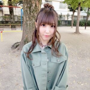 Aina Suzuki Instagram - .
12月1日発売の「VOICE BRODY Vol.9」さんにて、裏表紙&巻末特集で登場します🥰💕
なんと18ページの特集です❣️
そしてゲーマーズさんでは特典のブロマイドがついてくるみたいですよ🤫👏
オフショットも少しずつアップしていきますね👼💘

#鈴木愛奈
#あいにゃ
#suzukiaina
#VOICEBRODY