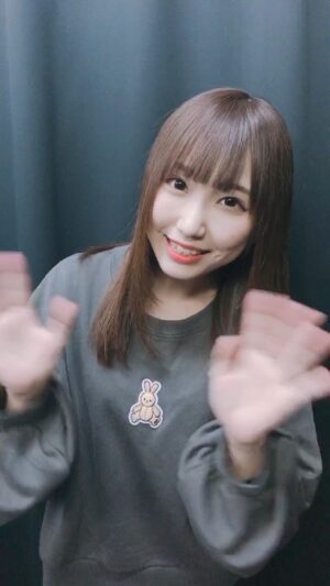 Aina Suzuki Instagram - 明日デビューを迎える
あいにゃから🎤💓 デビューアルバム「ring A ring」よろしくお願いします！

#鈴木愛奈　#あいにゃ
#anison #suzukiaina #今日のあいにゃ
