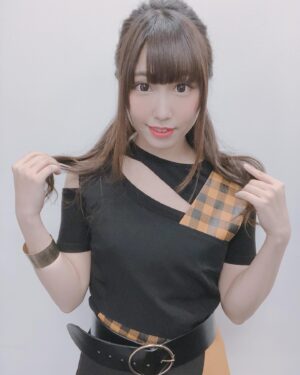 Aina Suzuki Instagram - 明けましておめでとうございます㊗️🎍 昨年は鈴木愛奈ソロデビューを発表させていただき
応援していただいているファンのみなさまの反応が
SNSやライブを通して知ることができて
とても心強く、励みになりました！
いよいよ、今年1月22日にはソロデビューアルバム
『ring A ring』が発売されます🌟
アーティスト鈴木愛奈をより多くの方に知っていただき、
愛してもらえるように
鈴木愛奈スタッフ一同尽力致しますので
本年も、よろしくお願いいたします！

#鈴木愛奈　#あいにゃ
#ソロデビュー　#Suzukiaina
#anison #anime #artist #ringAring #2020 #happynewyear