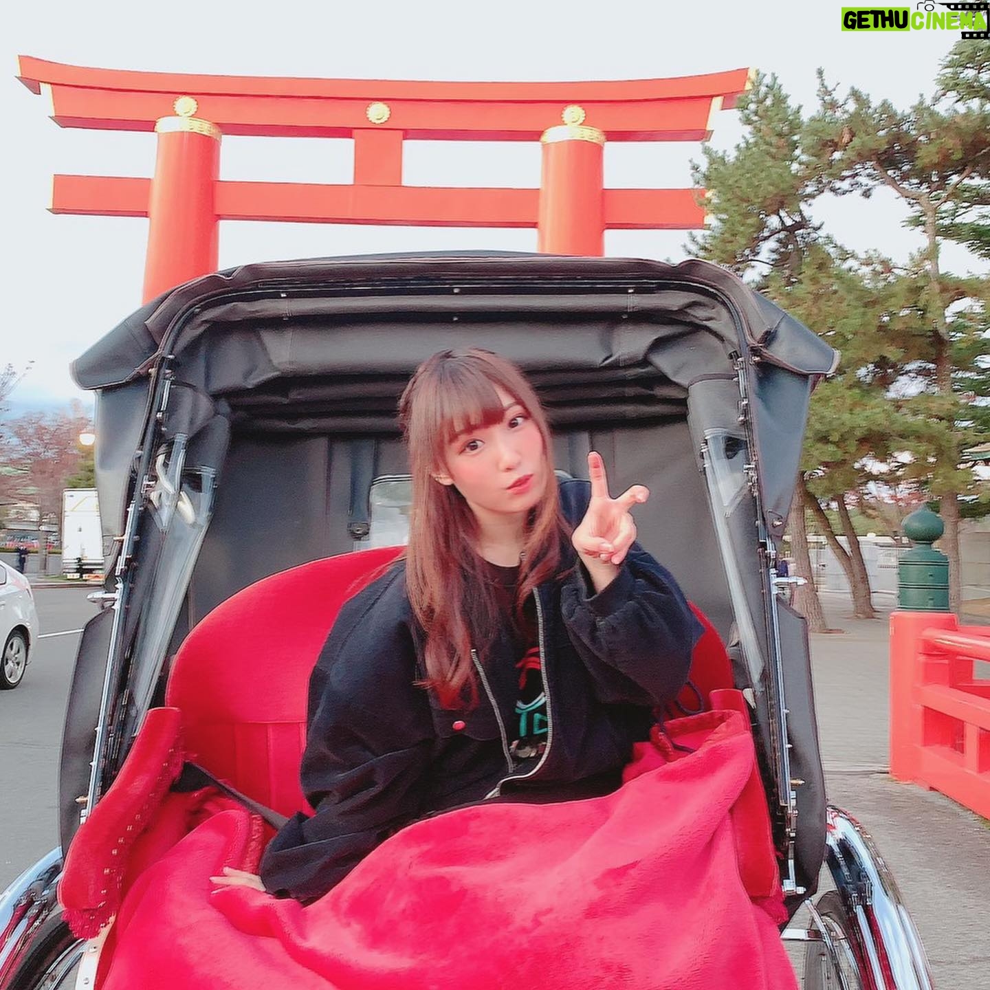 Aina Suzuki - 7.1K Likes - 人力車で京都の街を観光したあいにゃ🍁
京Premiumさんのご好意で
合間に観光ができて
ご満悦のあいにゃでした😌💓 #京都 #人力車
#鈴木愛奈 #あいにゃ
#今日のあいにゃ
#京premiumlive2019
#anison #kyoto
#suzukiaina