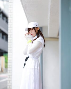 Aina Suzuki Instagram - .
本日発売の「The NEW ERA BOOK Spring&Summer 2021」に掲載されております🧢
キャップをかぶったあいにゃが見られます😘💕

https://www.shinko-music.co.jp/item/pid165028x/

#鈴木愛奈
#あいにゃ
#ainasuzuki