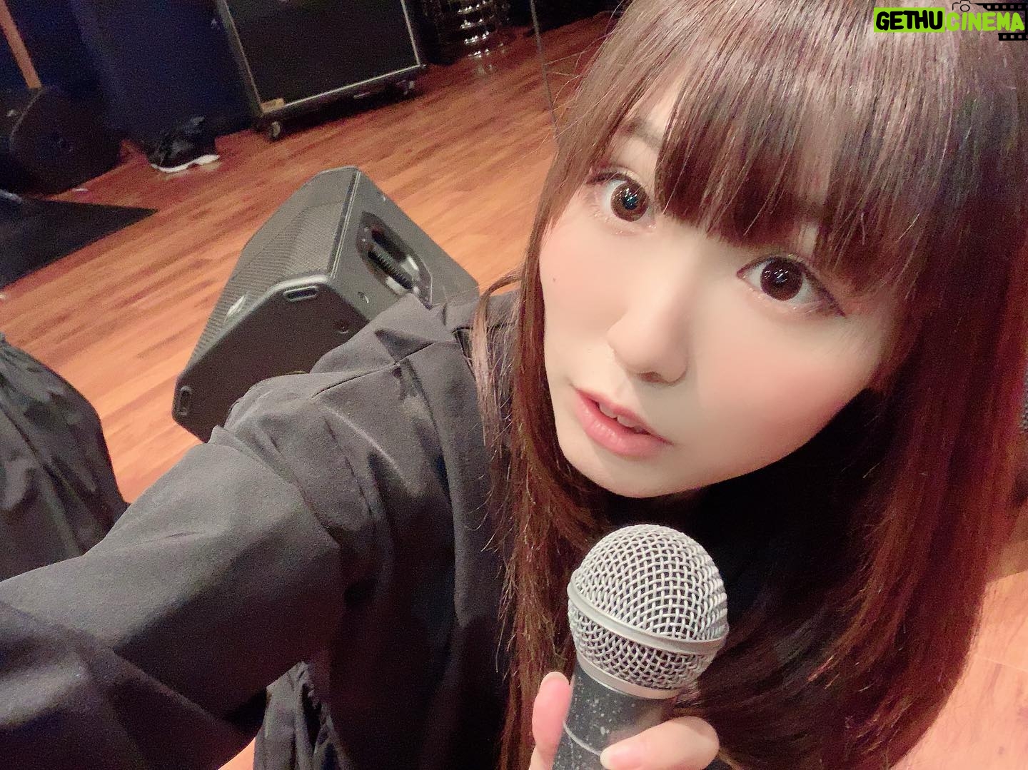 Aina Suzuki - 5.9K Likes - 今日はLantis New Generation Live🎤
リハーサルでした!! ..
初めて、ソロアーティストとしてみなさんに
歌を届けるということで
緊張気味のあいにゃでしたが…
とってもがんばっていました😌
11月28日楽しみにしていてください!😉❤️
.. #鈴木愛奈 #鈴木愛奈ソロデビュー
#ソロデビュー #あいにゃ
#anison #artist #solodebut
#ringAring #aina #suzukiaina