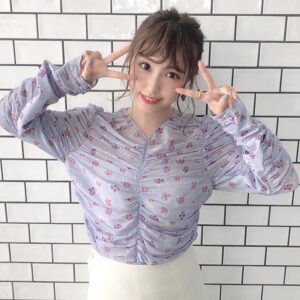 Aina Suzuki Instagram - CanCam11月号本日発売！
高槻かなこさんと美容についてお話しいたしました🎶

是非チェックしてください！

#オフショット

#CanCam #高槻かなこ 
#鈴木愛奈　#suzukiaina
#あいにゃ #aina