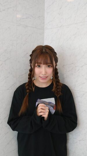 Aina Suzuki Instagram - 明けましておめでとうございます。
2023年もよろしくお願いいたします！