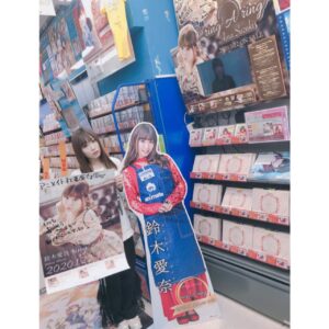 Aina Suzuki Instagram - 🏃🏻‍♀️昨日は店舗ご挨拶に行ってきました！ 
ソフマップAKIBA①号店
アニメイト秋葉原
コミックとらのあな秋葉原店Ｂ
AKIHABARAゲーマーズ本店
アニメイト池袋本店
ゲーマーズ池袋店
アニメイト新宿
タワーレコード新宿
タワーレコード渋谷店
アニメイト渋谷
SHIBUYA TSUTAYA

ぜひお近くにお立ち寄りの際は
鈴木愛奈の特設コーナーを探してみてください！

#鈴木愛奈　#あいにゃ
#ringAring #ソロデビュー
#デビュー　#anison #anime
#artist