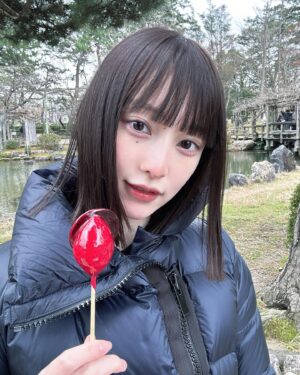 Aina Yamada Instagram - .

2024
明けましておめでとう御座います
今年も宜しくお願いします🐉⛩️

私は苺飴、母は林檎飴
食べたよ、な初詣⸜🙌🏻⸝‍

HappyNewYear
I'm eating strawberry candy
My mother has apple candy🍓🍎