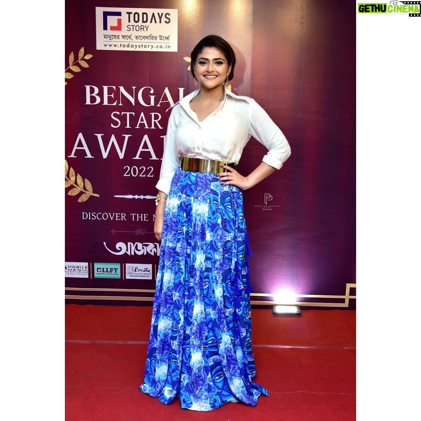 Aindrila Sharm Instagram - Bengal Star Awards 2022π Category: Best Popular Personality in Television π«Άπ» @todaysstorynews Wardrobe: @debusbydebashis Makeup and hair: @debrup_artist_ghosh Captured by: @papai_pramanick