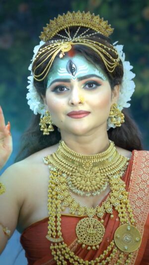 Aindrila Sharm Instagram - আসছেন জ্ঞানপ্রদায়িনী অভয়া - দেবী মাতঙ্গী!
দেখুন #DebiDoshomohabidya 25 সেপ্টেম্বর ভোর 5:00 টায় #ColorsBangla -য়! #Mahalaya2022 #CBReels