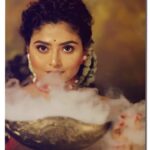 Aindrila Sharm Instagram - আগমনীর গান 🙏🏻 #durgapujo #ashtomisaaj @raikishori_collection @sanj_app @makeupartist_sunny