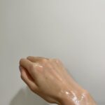 Airi Matsui Instagram – 大人になってお肌のケアはしっかりしているけどこれから乾燥が気になる季節、、

オルビスユーは肌本来のうるおい機能に着目！
乾燥、ハリや乾燥によるくすみなど色んな大人の肌悩みにアプローチしてくれる。
#すべてはうるおい でつながっているよ
 
とろぱしゃなテクスチャーがとても気持ちよくて好き。
お肌にしっかりうるおい補給してあげよ！
 
これから使い続けるのが楽しみです🤍
 
オルビスユー エッセンスローション（医薬部外品：肌荒れを防ぐ）

 #オルビス #オルビスユー #オルビスユーシリーズ #とろぱしゃ化粧水