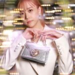 Airi Matsui Instagram – DOLCE&GABBANA HOLIDAY 2023 Private Party

ドルチェ＆ガッバーナ 青山にて
フラワーアーティスト、ニコライ・バーグマンによる高さ約4mのオリジナルクリスマスツリーが🎄

クリスマスをひと足先に、、✨
煌びやかな空間にホリデーシーズンにぴったりなアイテムが沢山でした！

12/25まで🤍

@dolcegabbana
#DolceGabbana
#DGHolidays
#ドルチェガッバーナ
#DGホリデー
#pr