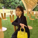 Airi Matsui Instagram - 「PRADA MODE TOKYO」 東京都庭園美術館にて。 建築家でありプラダとも長年コラボレーションをしている妹島和世がキュレーターを務め、建築、庭園、アート、音楽が融合した体験を。 自然に囲まれて天気も良く、とても気持ちよかったです🌞 @prada #PRADAMODE
