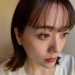 Airi Matsui Instagram – 今日は最近お気に入りのオレンジメイク

マキアージュ　ドラマティックスタイリングアイズ
OR303  オレンジキャラメルを使ってメイクしたよ💄

私の瞳の色に馴染むブラウンで
上品なラメが目元を綺麗に見せてくれる
 
トレンドの抜け感を楽しみたい方におすすめです！
その日の気分でナチュラルにしたり、
しっかりメイク感をだしたり出来る所もお気に入り🧡
※仕上がり画像はイメージです

#提供
#運命のブラウン
#アイシャドウ
#マキアージュ
@maquillage_jp