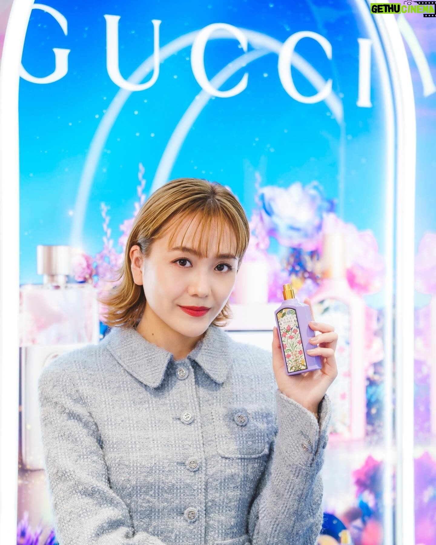 Airi Matsui Instagram - グッチ ホリデー ポップアップイベント
「グッチ ビューティ ウィッシュ」 グッチホリデー限定製品のリップとファンデーションが華やかなレッドを基調にしたパッケージで登場🤍 グッチを象徴するGの文字があしらわれたカラフルな幾何学模様のパッケージが印象的! アンティーク・ブローチのモチーフをデザインした、 目を引くパッケージのリップ「グッチ ルージュ ドゥ ボーテ ブリアン」はうるおってツヤ仕上がりなので中でもおすすめです💄
可愛くて見るだけで気分が上がるコスメ、 そして素敵な空間に皆様もぜひ行って見てね! #PR #guccibeauty #GucciBeautyWishes #グッチ #グッチビューティ @Gucci @guccibeauty
