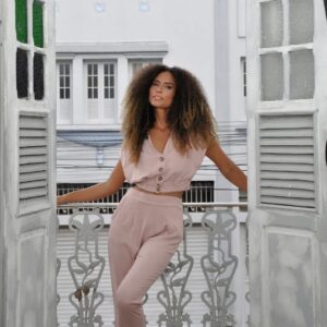 Aisha Jambo Instagram - Transborde o seu melhor e transforme ao seu redor.
Bom dia 🌻
#juba #arte #atriz 
#🦁 

Princesa da Disney na sua time line 🤪💫

Make @euwillianxavier
Cabelo @fios.crespos
Estilo @1bertocorreia 
@slywear
Foto @minhafotodoperfil