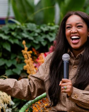 Aisha Jambo Instagram - Hoje, 25 de julho, é o Dia da Mulher Negra Latino Americana e Caribenha, essa data reforça a luta histórica das mulheres negras por sobrevivência em uma sociedade estruturalmente  racista, misógina, machista, e nos faz refletir sobre a vida dessas mulheres. 

A data de hoje é uma conquista para todas nós. Iremos celebrar neste 25 de julho com o #EspecialMulherNegra logo mais, às 20h30 no canal @eonlinebrasil 
Estou aqui para convidar vocês e dizer que o programa está incrível, nos vemos logo mais, não percam!

Uma alegria imensa participar da realização do programa em homenagem a nossa rainha @zezemotta

Um agradecimento especial ao idealizador @viniciusbelo 

Stylist: Mari Bruxa @maribruxa_
Assistente Styling: Franklin Dalua @_dalua__
Produção de Moda: Núrya Boni @nuryaboni
Make @alexxpalmeiraa
Vestido: @angelabritobrand
Brinco: @camilaforti.joias 
Anéis: @camilaforti.joias

 Assistam ao E! Claro 550 | Sky 491 | Vivo 626

#zezemotta #mulheresnegras #julhodaspretas #25dejulho #diadamulhernegra #canalE #aishajambo