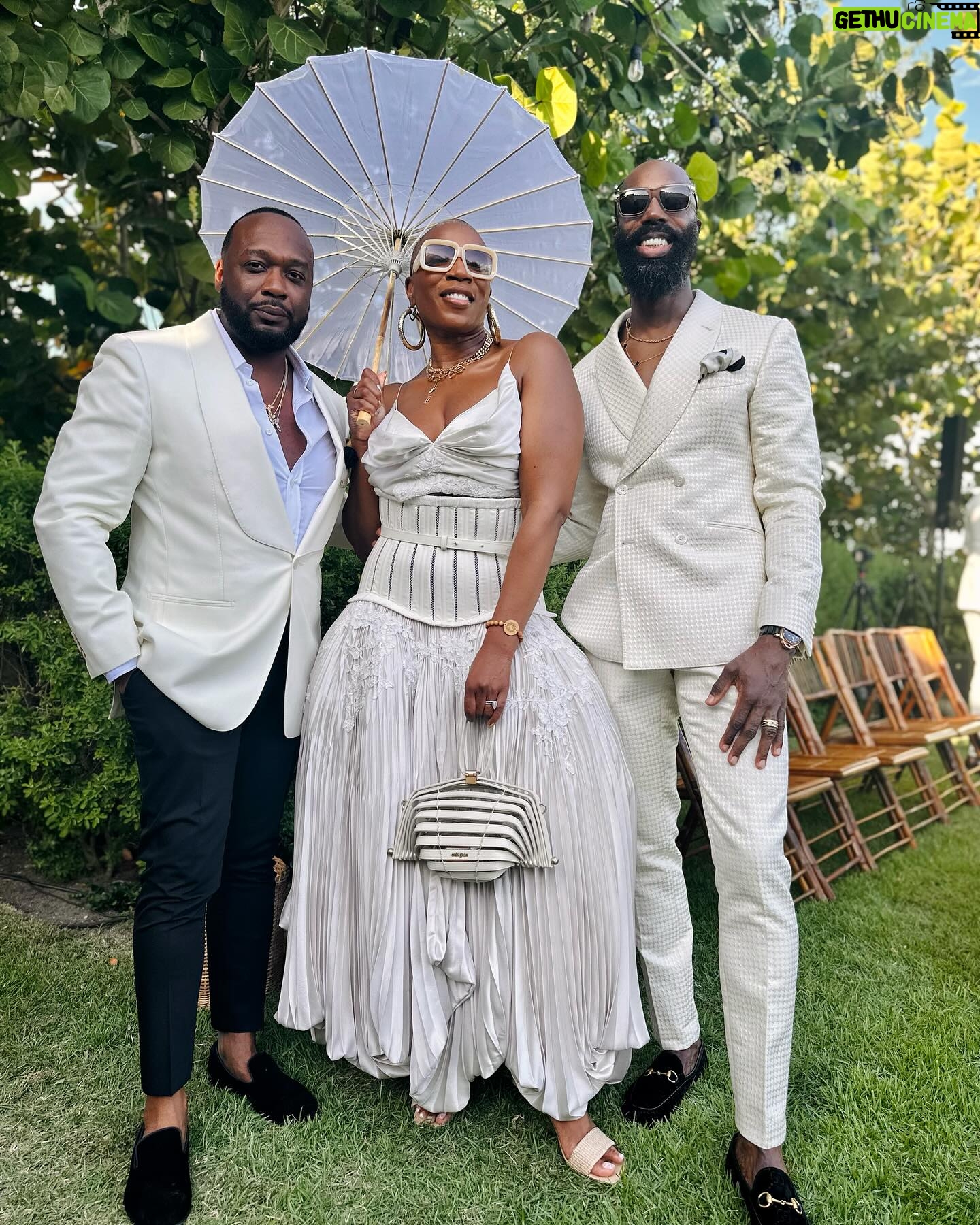 Aisha Hinds - 21.7K Likes - •| T O • S I V A • W I T H • L O V E |•
For the cultures…
A curation of community
A combining of cultures
A covenant of companionship
An honor to be in fellowship and community celebrating the beautiful union of @niajervier & @dileepansiva - AN EPIC TIME WAS HAD!i
#ToSivaWithLove
