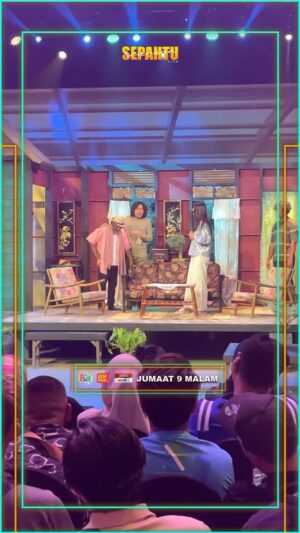 Aishah Ilias Instagram - Yang Jep terkejut bukan hantu tapi Pak Yus 😂 @aishahilias 

Saksikan Sepahtu Reunion Live 2024, setiap Jumaat, jam 9.00 malam hanya di Astro Warna. @jepsepahtu @rahimr2 @illya_senario @ebbyyusoriginal 

#SepahtuReunionLive2024
#SepahtuReunionLive #zonlawak