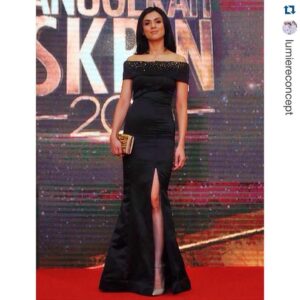 Aishah Ilias Instagram - Dress Design by : @lumiereconcept 
Thankq so much for team lumiere 😘 
#Repost @lumiereconcept with @repostapp.
・・・
@aishahilias  donning simple black dress by @lumiereconcept  for Red Carpet Anugerah Skrin 2015