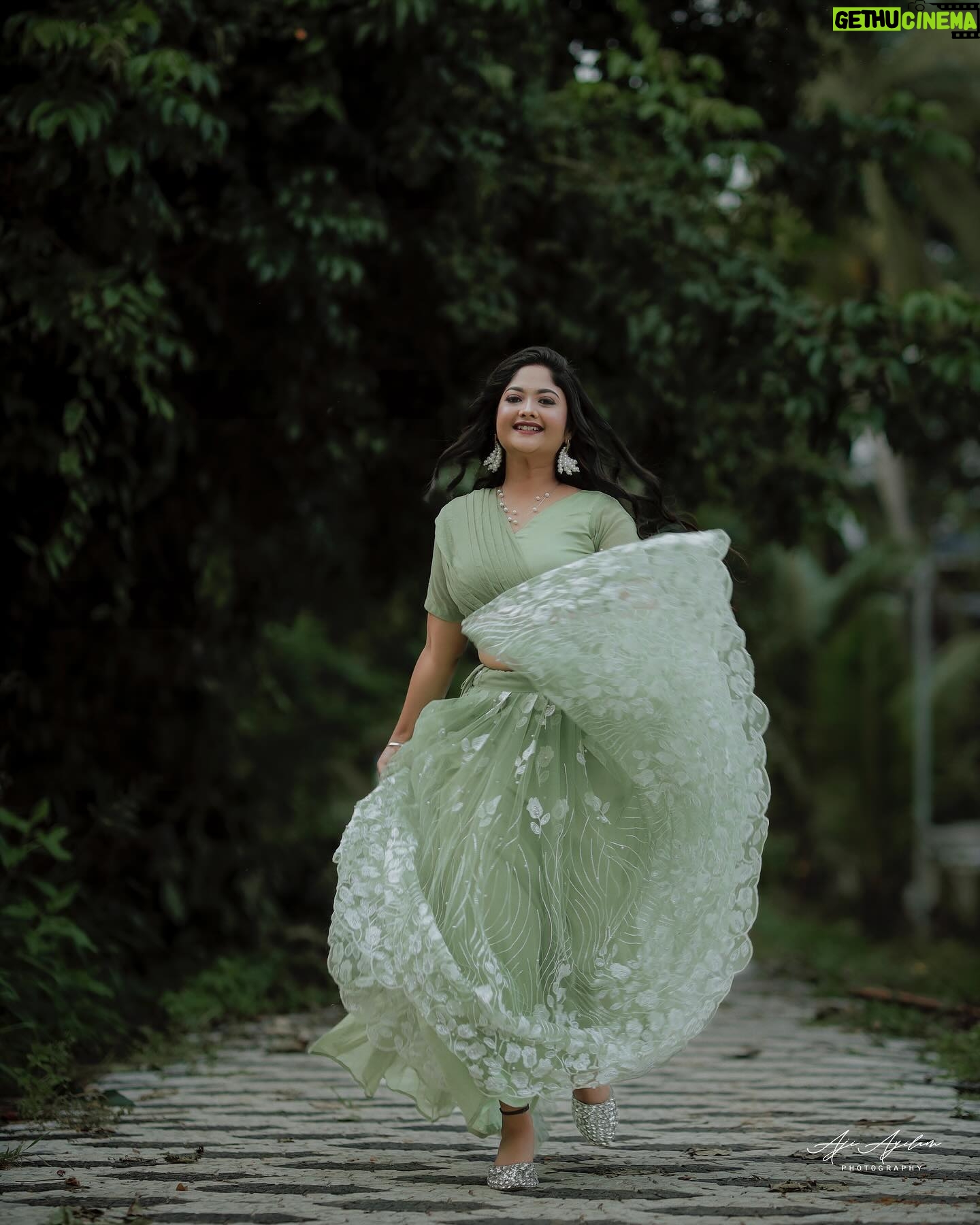 Aishwarya Ramsai - 21.4K Likes - Love with nature 🌿
:
💄 @touched_by_anjusree_bhadran
👗 @smies_fashion
📸 @aji_ayilam
:
#actress #aishwaryaramsai #bekind #staysafe