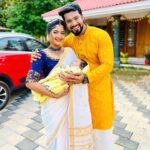 Aishwarya Ramsai Instagram - First family pic❤️😍onam akosham with our kunju vava.. : #actress #aishwaryaramsai #naleefgea #kiyani #kunjuvava #mounaragam