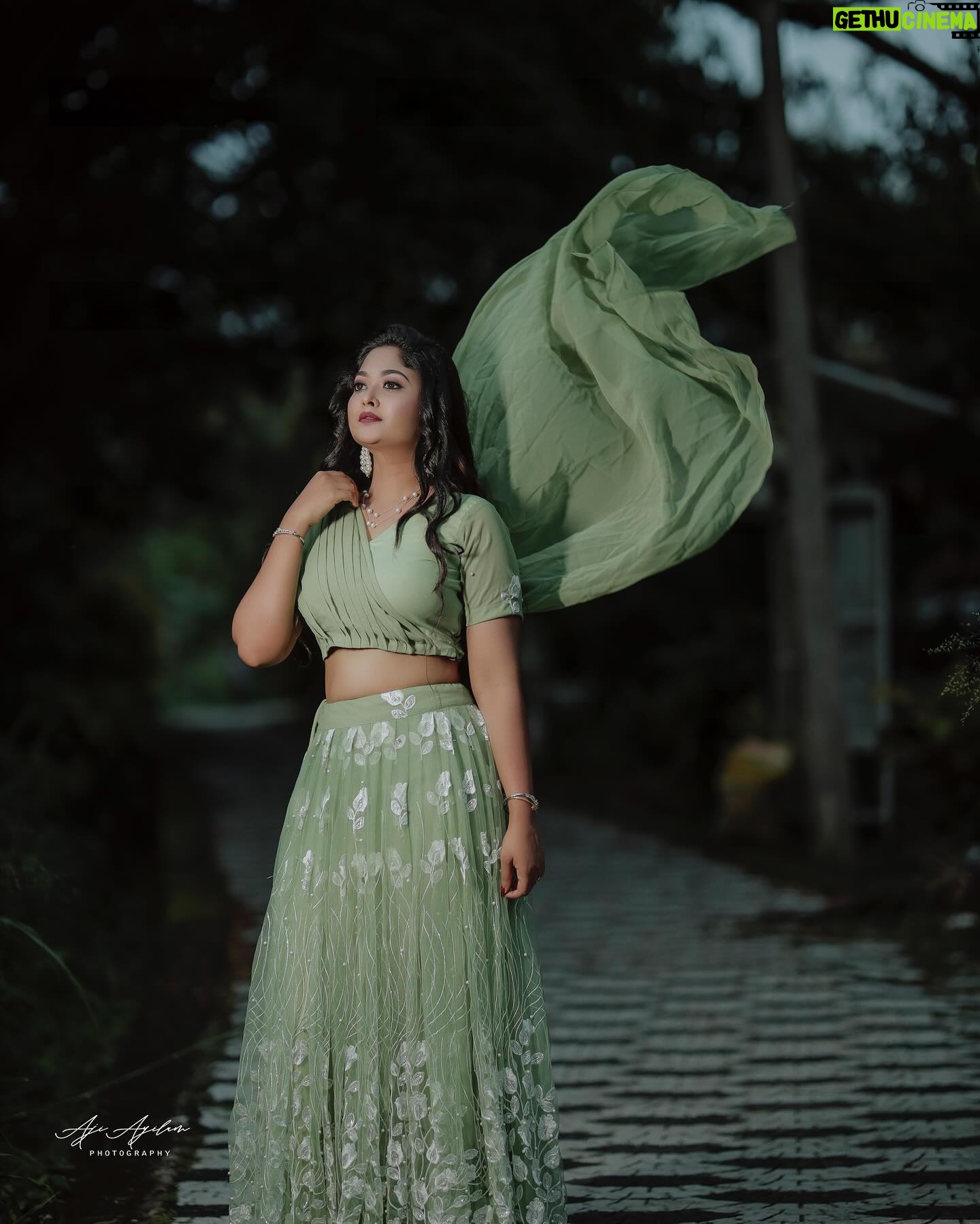 Aishwarya Ramsai - 21.4K Likes - Love with nature 🌿
:
💄 @touched_by_anjusree_bhadran
👗 @smies_fashion
📸 @aji_ayilam
:
#actress #aishwaryaramsai #bekind #staysafe