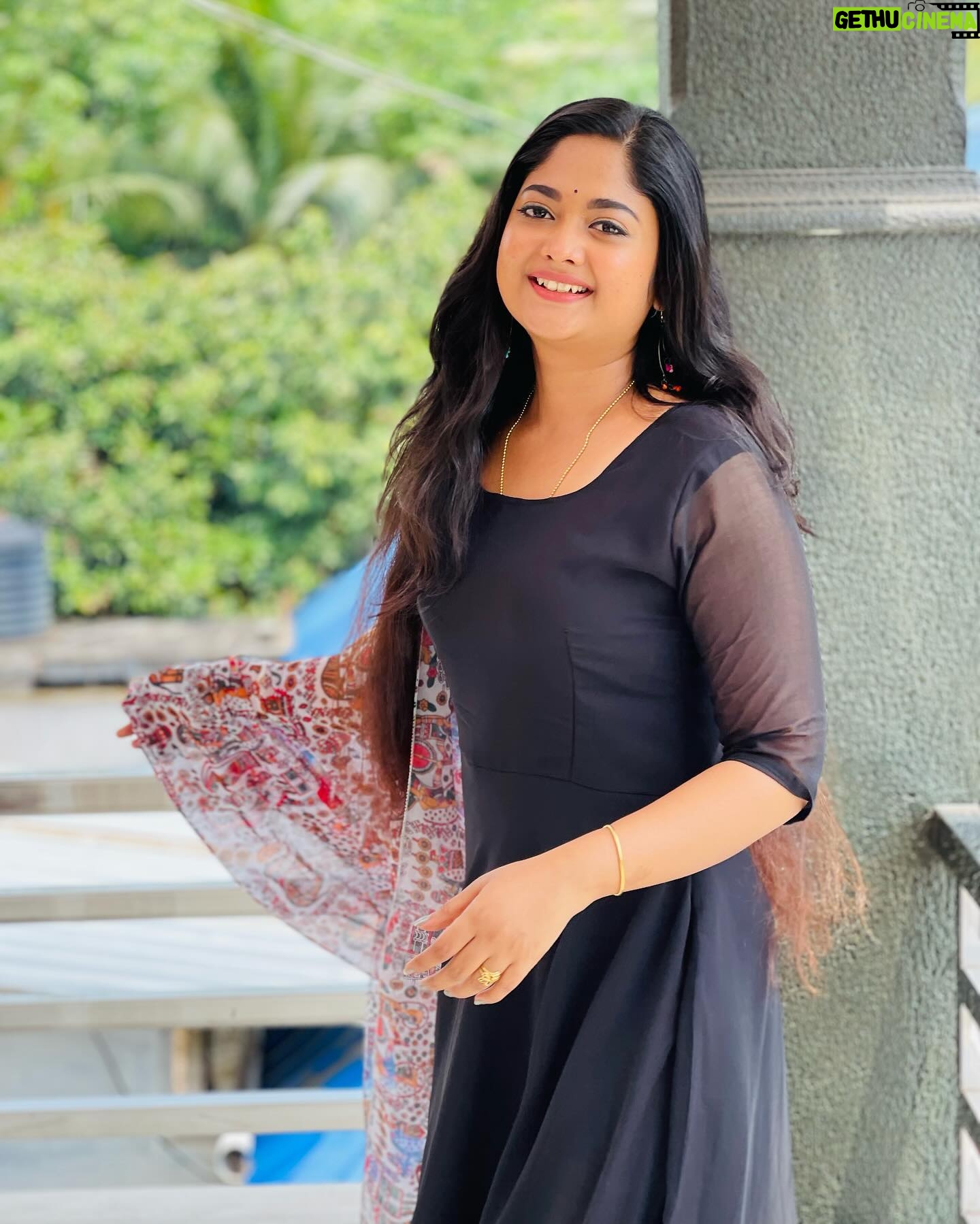 Aishwarya Ramsai - 14.1K Likes - 🖤❣️Hey youuuuu🫵🏻yes u😍you look gorgeous🥰
:
#aishwaryaramsai #black #outfit #bekind #staysafe