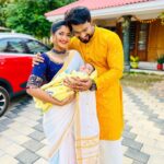 Aishwarya Ramsai Instagram - First family pic❤️😍onam akosham with our kunju vava.. : #actress #aishwaryaramsai #naleefgea #kiyani #kunjuvava #mounaragam