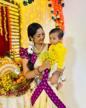 Aishwarya Ramsai Instagram - 🙏🏻இனிய தமிழ் புத்தாண்டு நல்வாழ்த்துக்கள்🌾വിഷു ആശംസകൾ🌼

:
#actress #aishwaryaramsai #vishu #tamilnewyear #bekind #staysafe #celebration #merakanha #radheradhe #krishna