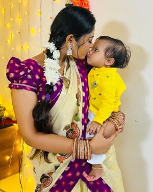 Aishwarya Ramsai Instagram - 🙏🏻இனிய தமிழ் புத்தாண்டு நல்வாழ்த்துக்கள்🌾വിഷു ആശംസകൾ🌼

:
#actress #aishwaryaramsai #vishu #tamilnewyear #bekind #staysafe #celebration #merakanha #radheradhe #krishna