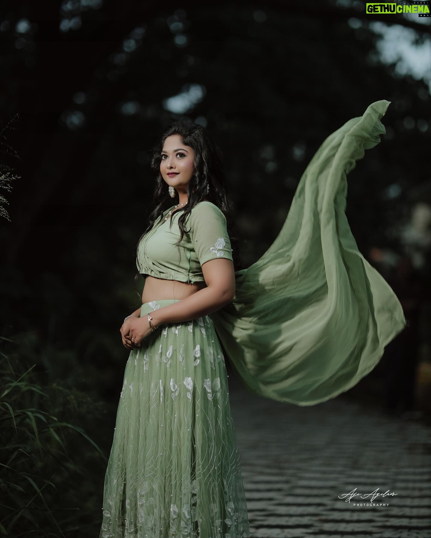 Aishwarya Ramsai - 21.4K Likes - Love with nature 🌿
:
💄 @touched_by_anjusree_bhadran
👗 @smies_fashion
📸 @aji_ayilam
:
#actress #aishwaryaramsai #bekind #staysafe