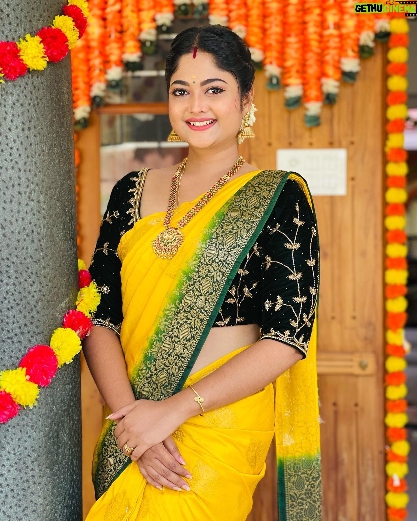 Aishwarya Ramsai - 12.2K Likes - ✨Do what makes your soul shine
:
Beautiful saree by @manasi_boutique_21 😍
Blouse design by @devanshi_designer_boutique 🥰
Ornaments by @canisaperidot ❤️
:
#actress #aishwaryaramsai #bekind #staysafe