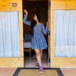 Aishwarya Ramsai Instagram - A smile is a curve😇but that sets everythings straight.😉💙 : @tehycaofficial 📍 #actress #aishwaryaramsai #peace #bekind #staysafe #kodaikanal #poombarai #vecation #selflove #traveller