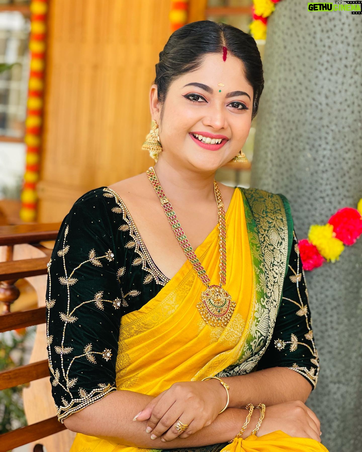 Aishwarya Ramsai - 12.2K Likes - ✨Do what makes your soul shine
:
Beautiful saree by @manasi_boutique_21 😍
Blouse design by @devanshi_designer_boutique 🥰
Ornaments by @canisaperidot ❤️
:
#actress #aishwaryaramsai #bekind #staysafe