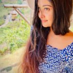 Aishwarya Ramsai Instagram - A smile is a curve😇but that sets everythings straight.😉💙 : @tehycaofficial 📍 #actress #aishwaryaramsai #peace #bekind #staysafe #kodaikanal #poombarai #vecation #selflove #traveller