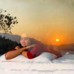 Aishwarya Ramsai Instagram - 😍How glorious a greeting the sun gives the mountains🌄 : #actress #aishwaryaramsai #mountains #lovenature #bekind #kodaikanal