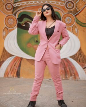 Aishwarya Ramsai Instagram - Stay confident in what you have because every lady has her own gorgeous side😎
:
Makeup : @ladiva_hair_makeup @peechuz1991 
Costume: @groomsweddinghub 
Clicking: @syam_muralee_photography 
:
#actress #aishwaryaramsai #bekind #staysafe
