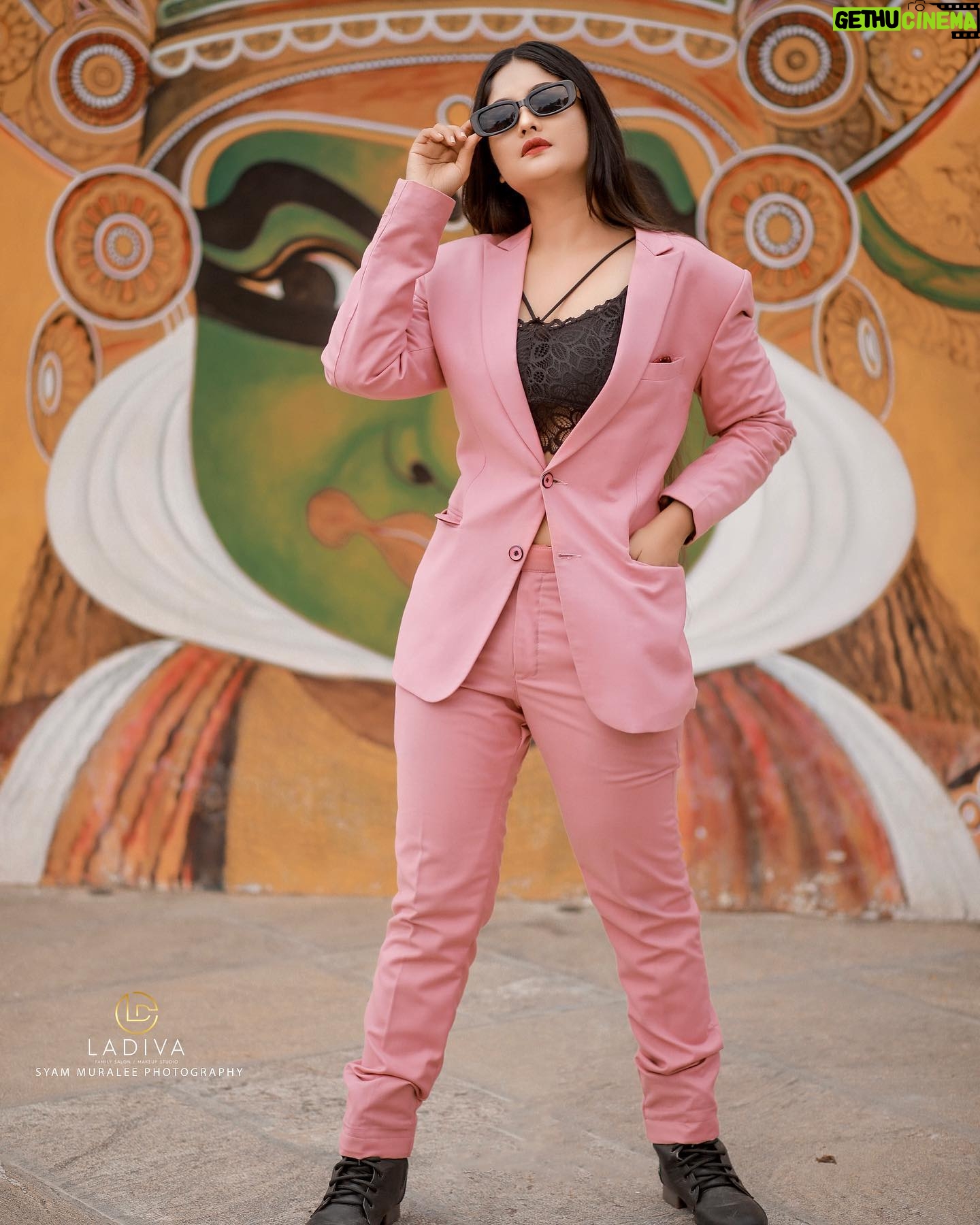 Aishwarya Ramsai - 12K Likes - Stay confident in what you have because every lady has her own gorgeous side😎
:
Makeup : @ladiva_hair_makeup @peechuz1991
Costume: @groomsweddinghub
Clicking: @syam_muralee_photography
:
#actress #aishwaryaramsai #bekind #staysafe