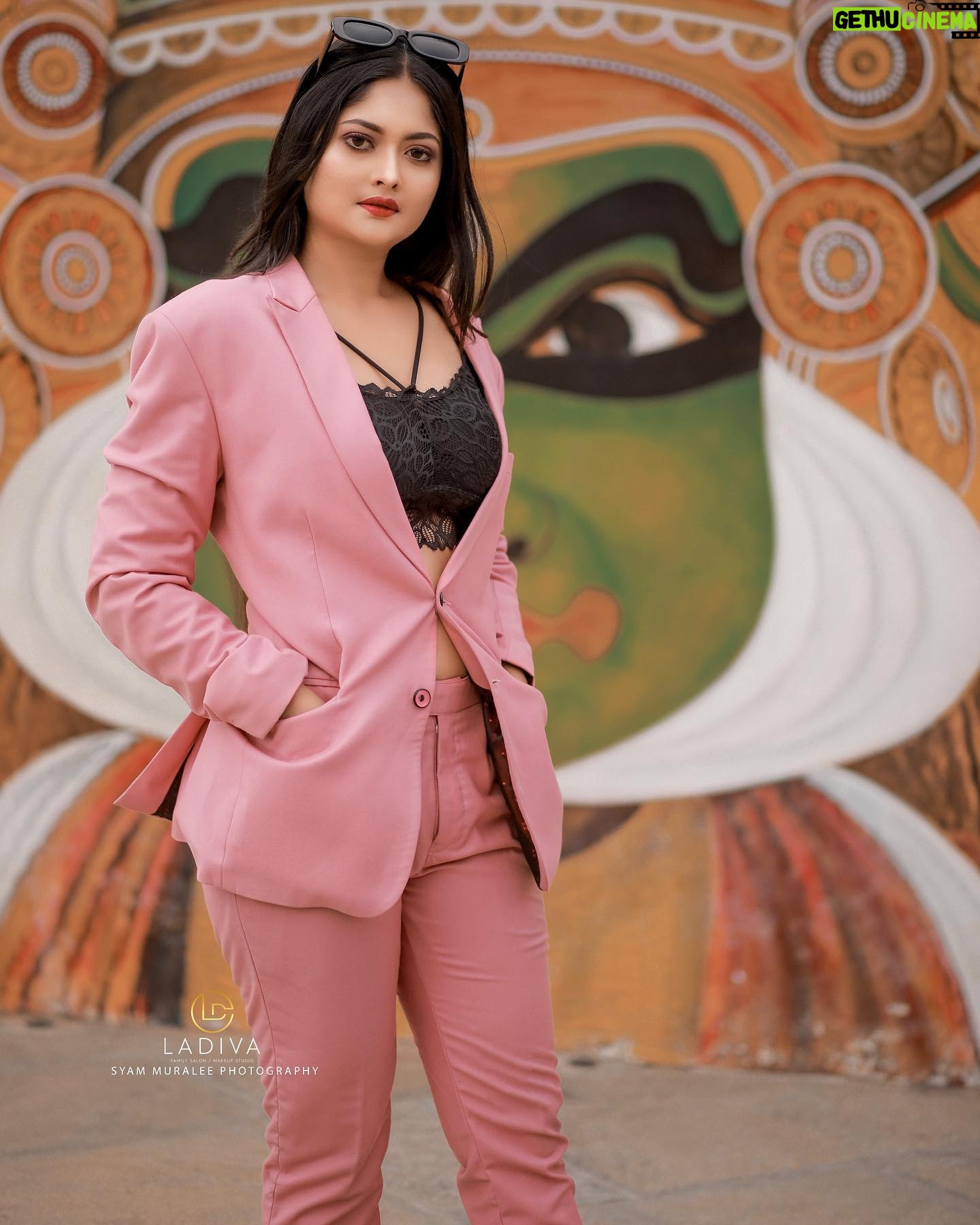 Aishwarya Ramsai - 12K Likes - Stay confident in what you have because every lady has her own gorgeous side😎
:
Makeup : @ladiva_hair_makeup @peechuz1991
Costume: @groomsweddinghub
Clicking: @syam_muralee_photography
:
#actress #aishwaryaramsai #bekind #staysafe